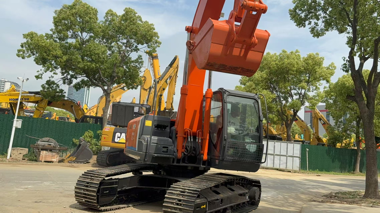 HITACHI ZX200 - Верижен багер: снимка 2 HITACHI ZX200 - Верижен багер: снимка 2