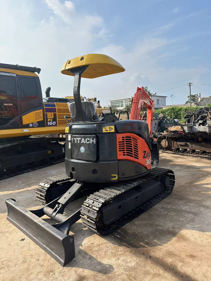 HITACHI ZX30 - Верижен багер: снимка 2 HITACHI ZX30 - Верижен багер: снимка 2
