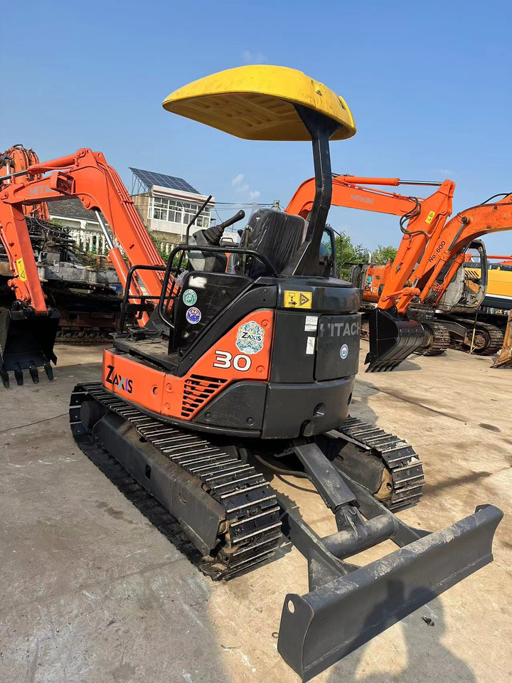 HITACHI ZX30 - Верижен багер: снимка 4 HITACHI ZX30 - Верижен багер: снимка 4