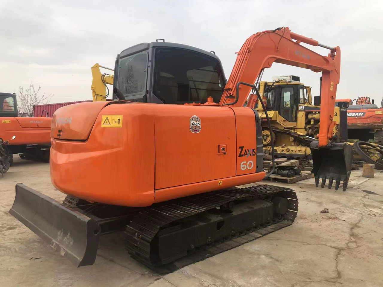 HITACHI ZX60 - Верижен багер: снимка 2 HITACHI ZX60 - Верижен багер: снимка 2