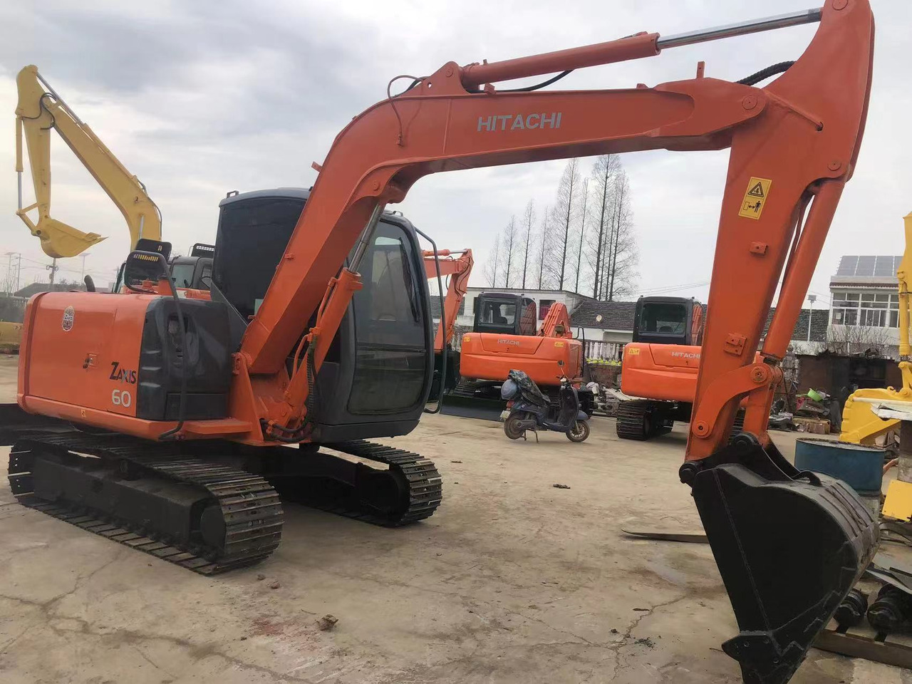 HITACHI ZX60 - Верижен багер: снимка 3 HITACHI ZX60 - Верижен багер: снимка 3