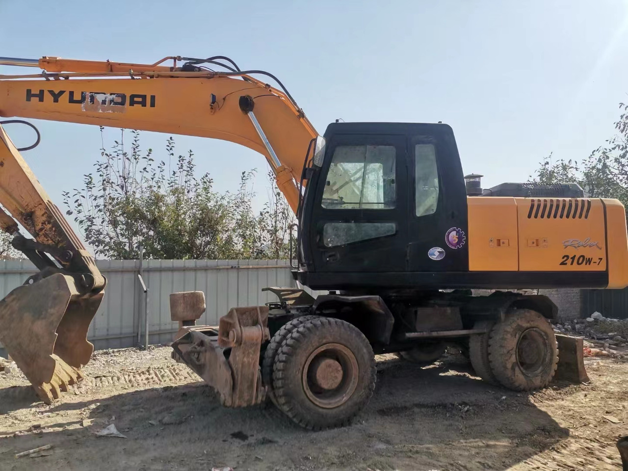 HYUNDAI R210W-7 - Колесен багер: снимка 2 HYUNDAI R210W-7 - Колесен багер: снимка 2