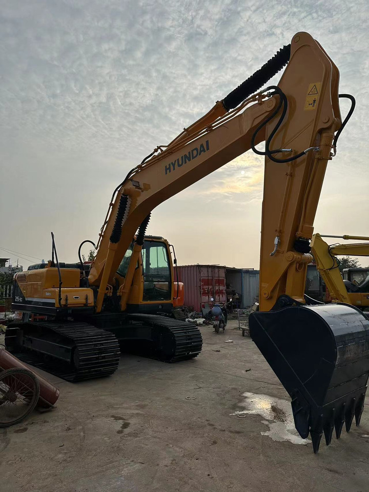 HYUNDAI R215-9C - Верижен багер: снимка 4 HYUNDAI R215-9C - Верижен багер: снимка 4