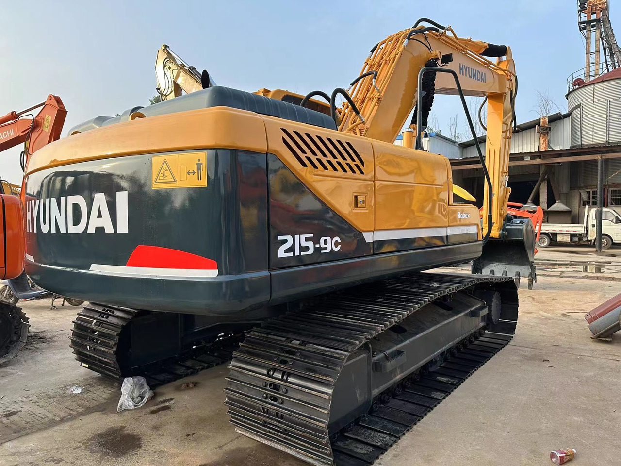 HYUNDAI R215-9C - Верижен багер: снимка 1 HYUNDAI R215-9C - Верижен багер: снимка 1