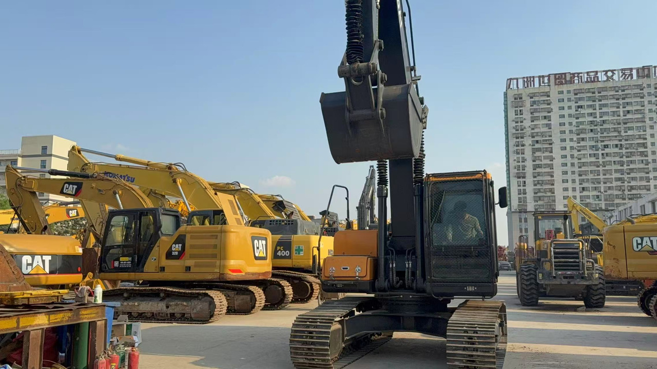 HYUNDAI R220LC-9S - Верижен багер: снимка 2 HYUNDAI R220LC-9S - Верижен багер: снимка 2