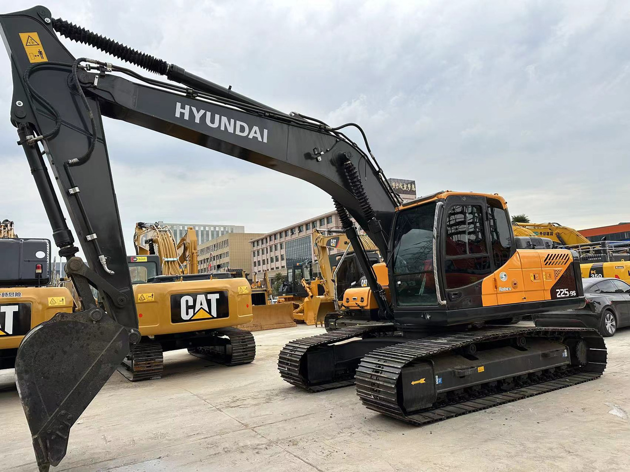 HYUNDAI R225LC-9S - Верижен багер: снимка 2 HYUNDAI R225LC-9S - Верижен багер: снимка 2