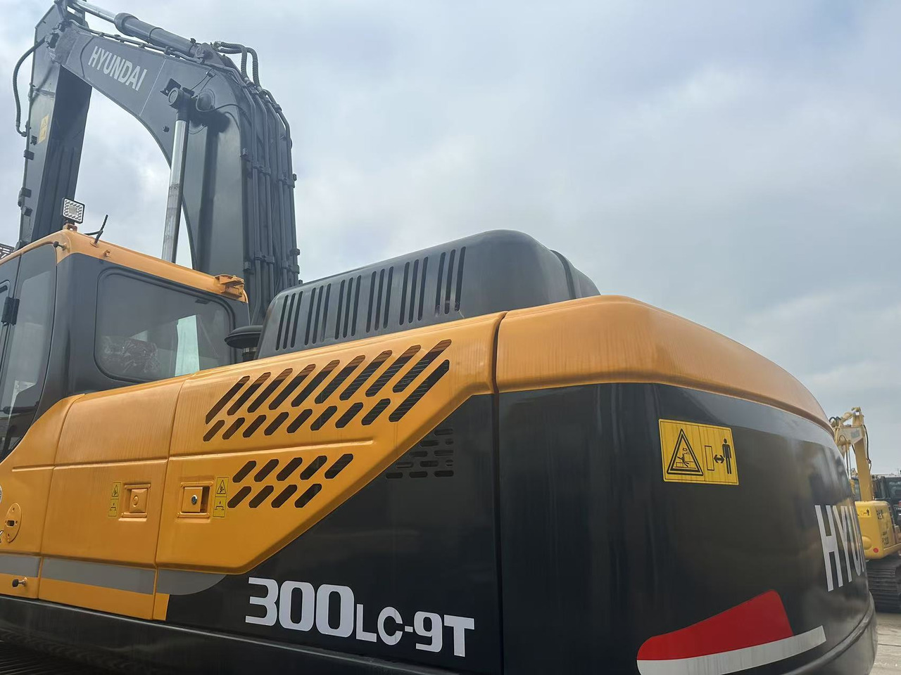 HYUNDAI R300LC-9T - Верижен багер: снимка 3 HYUNDAI R300LC-9T - Верижен багер: снимка 3