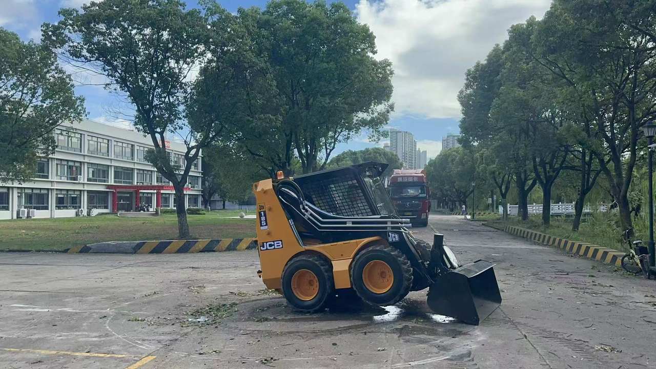 JCB JCB 185 - Мини челен товарач: снимка 2 JCB JCB 185 - Мини челен товарач: снимка 2