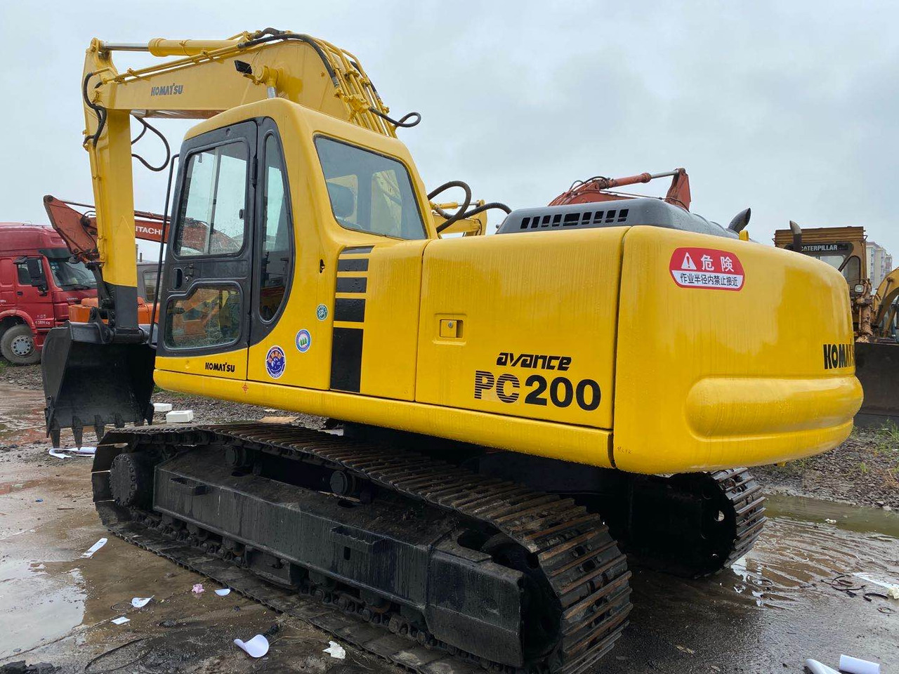 KOMATSU PC200-6 - Верижен багер: снимка 1 KOMATSU PC200-6 - Верижен багер: снимка 1