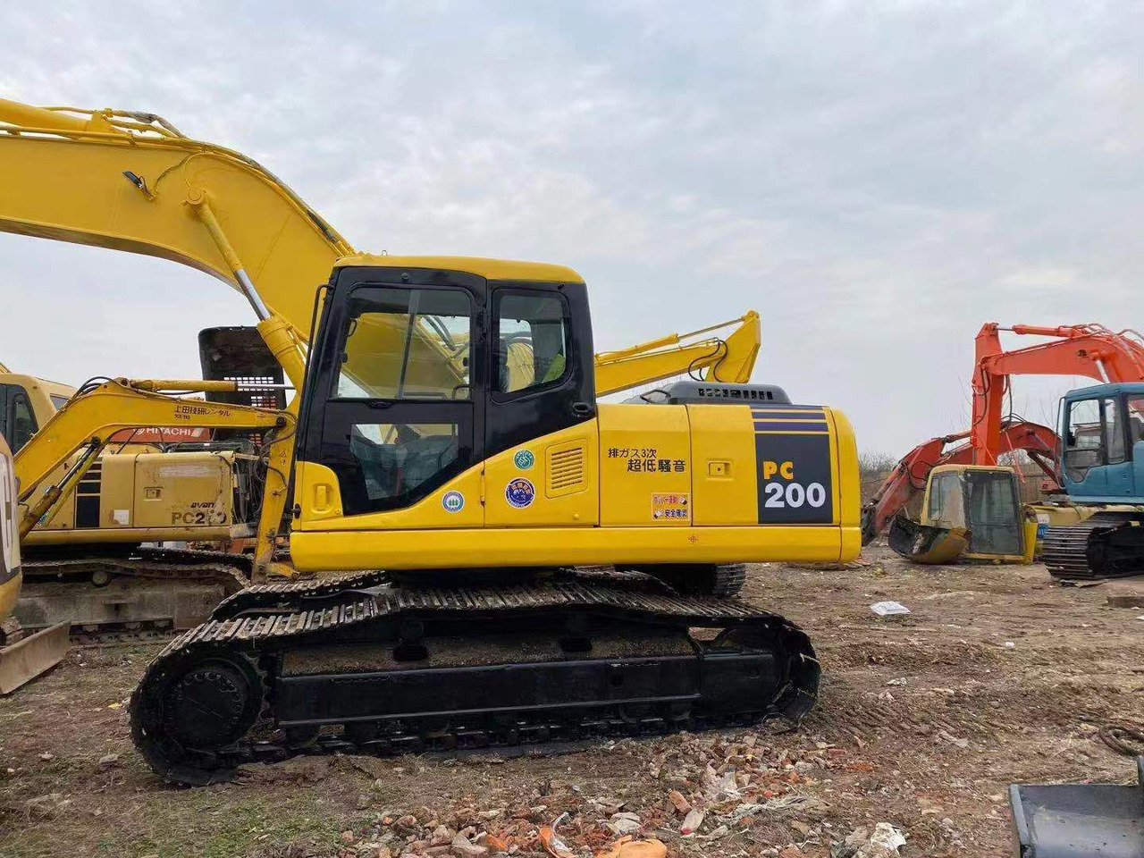 KOMATSU PC200-7 - Верижен багер: снимка 1 KOMATSU PC200-7 - Верижен багер: снимка 1