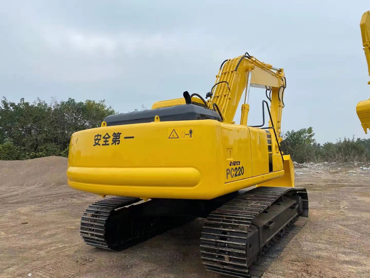 KOMATSU PC220-6 - Верижен багер: снимка 3 KOMATSU PC220-6 - Верижен багер: снимка 3