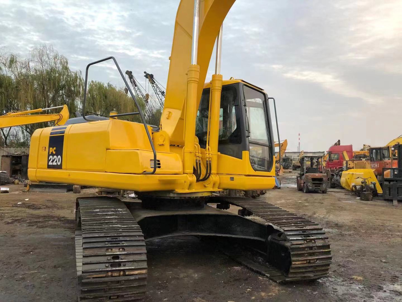 KOMATSU PC220-7 - Верижен багер: снимка 4 KOMATSU PC220-7 - Верижен багер: снимка 4