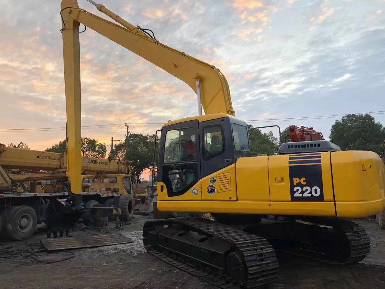 KOMATSU PC220-7 - Верижен багер: снимка 1 KOMATSU PC220-7 - Верижен багер: снимка 1
