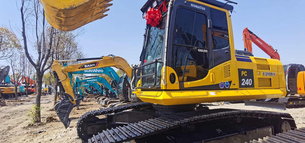 KOMATSU PC240-8 - Верижен багер: снимка 2 KOMATSU PC240-8 - Верижен багер: снимка 2