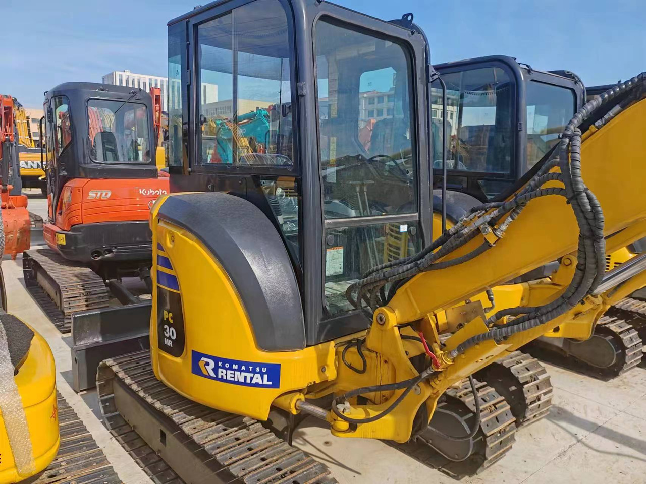 KOMATSU PC30 - Верижен багер: снимка 1 KOMATSU PC30 - Верижен багер: снимка 1