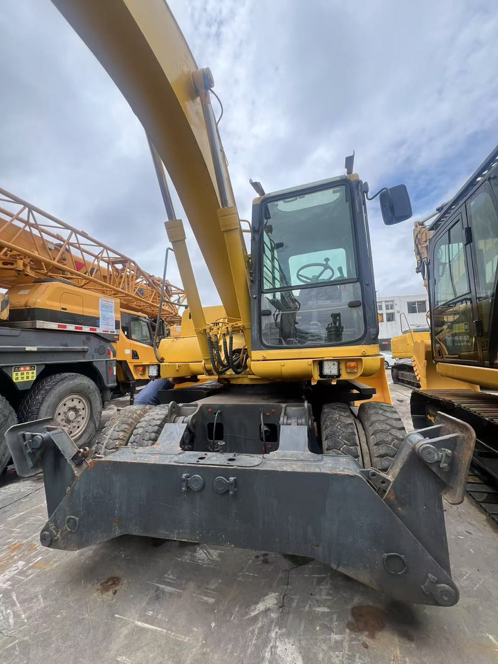 KOMATSU PW150 - Колесен багер: снимка 1 KOMATSU PW150 - Колесен багер: снимка 1