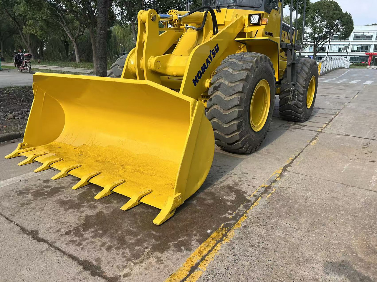 KOMATSU WA320-3 - Колесен товарач: снимка 3 KOMATSU WA320-3 - Колесен товарач: снимка 3