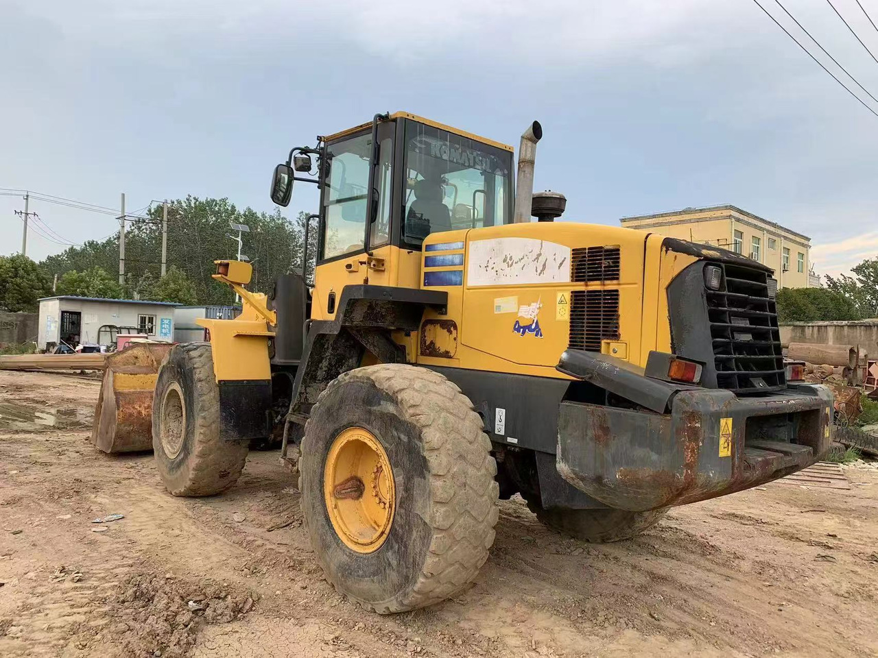 KOMATSU WA320-5 - Колесен товарач: снимка 1 KOMATSU WA320-5 - Колесен товарач: снимка 1