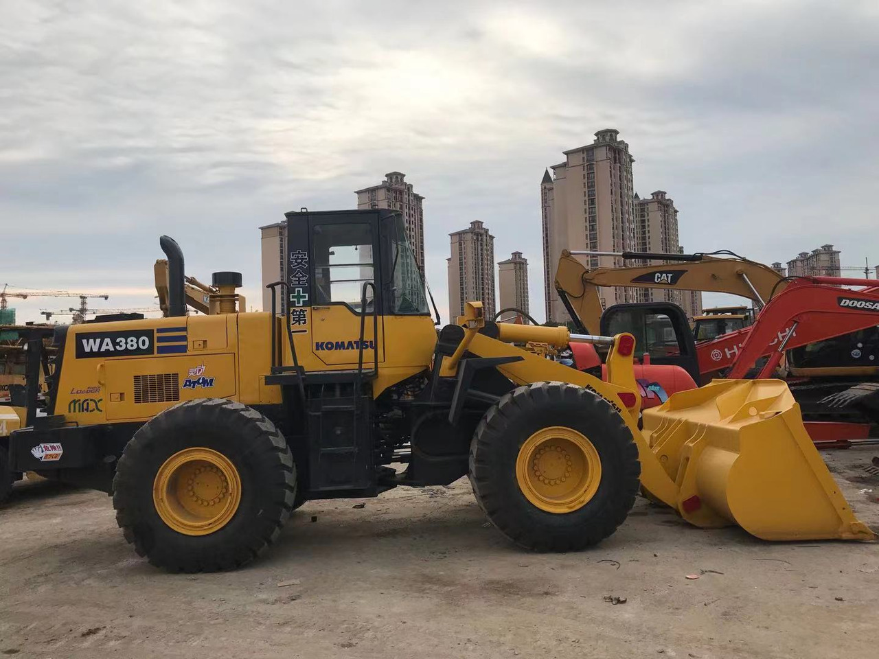 KOMATSU WA380-3 - Колесен товарач: снимка 3 KOMATSU WA380-3 - Колесен товарач: снимка 3
