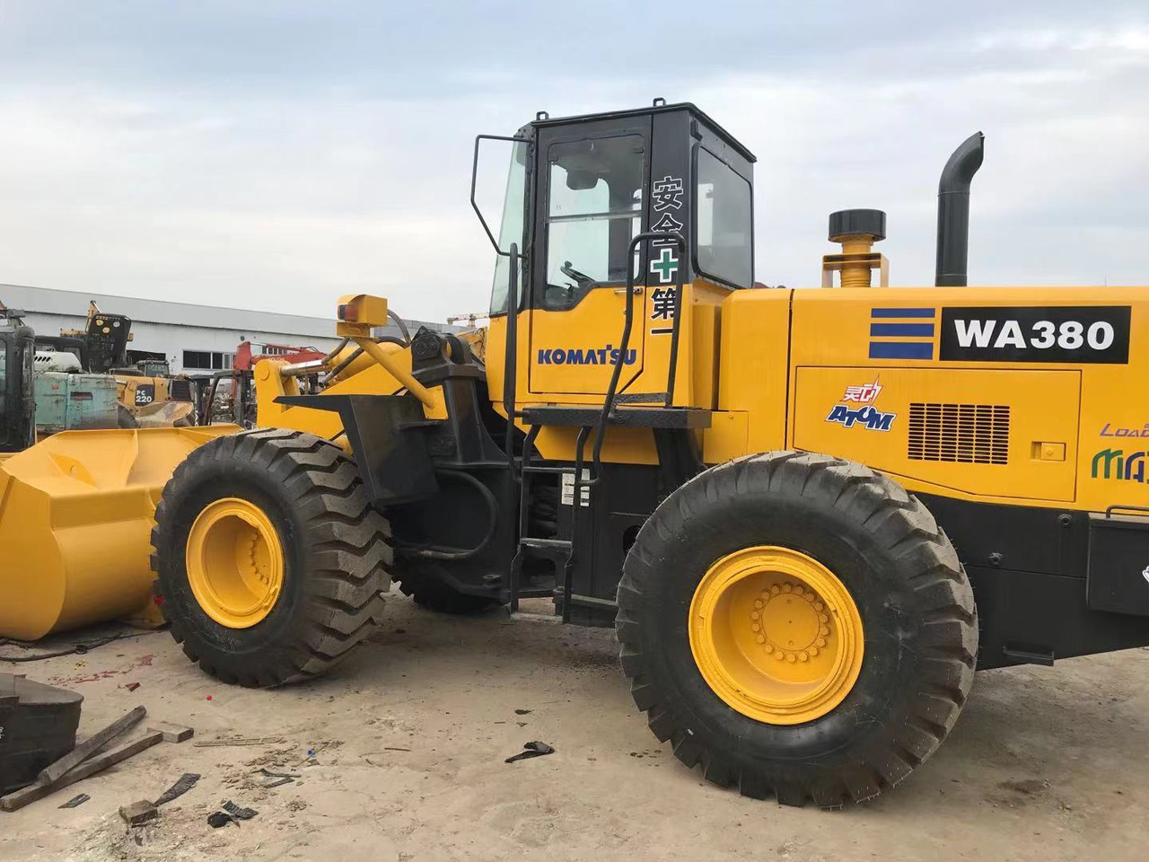 KOMATSU WA380-3 - Колесен товарач: снимка 4 KOMATSU WA380-3 - Колесен товарач: снимка 4