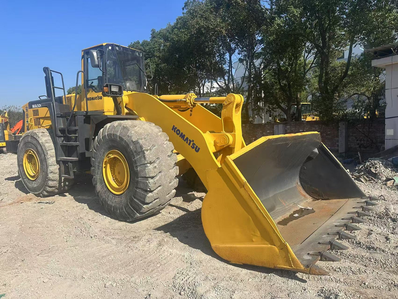KOMATSU WA500-3 - Колесен товарач: снимка 1 KOMATSU WA500-3 - Колесен товарач: снимка 1