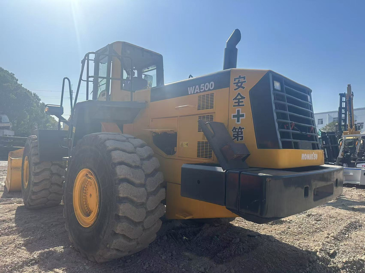 KOMATSU WA500-3 - Колесен товарач: снимка 2 KOMATSU WA500-3 - Колесен товарач: снимка 2