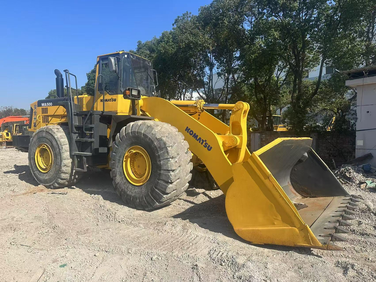 KOMATSU WA500-3 - Колесен товарач: снимка 1 KOMATSU WA500-3 - Колесен товарач: снимка 1