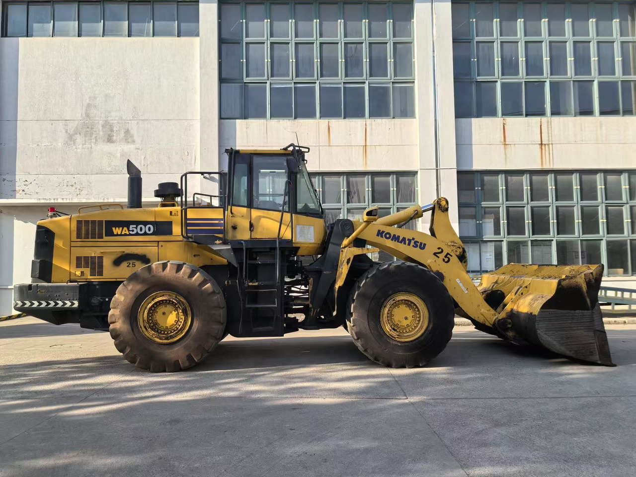 KOMATSU WA500-6 - Колесен товарач: снимка 1 KOMATSU WA500-6 - Колесен товарач: снимка 1