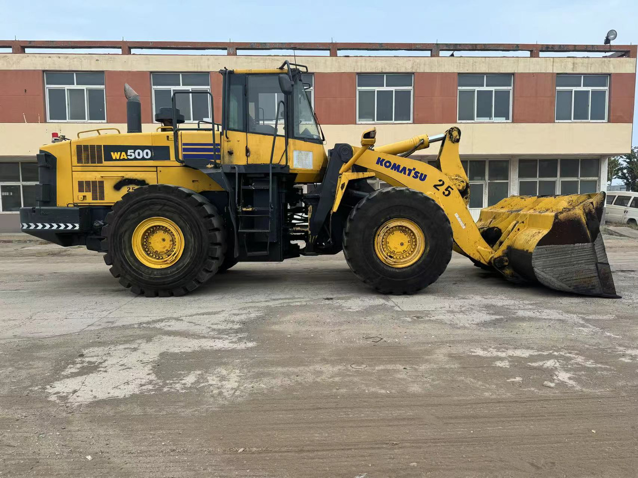 KOMATSU WA500-6 - Колесен товарач: снимка 1 KOMATSU WA500-6 - Колесен товарач: снимка 1