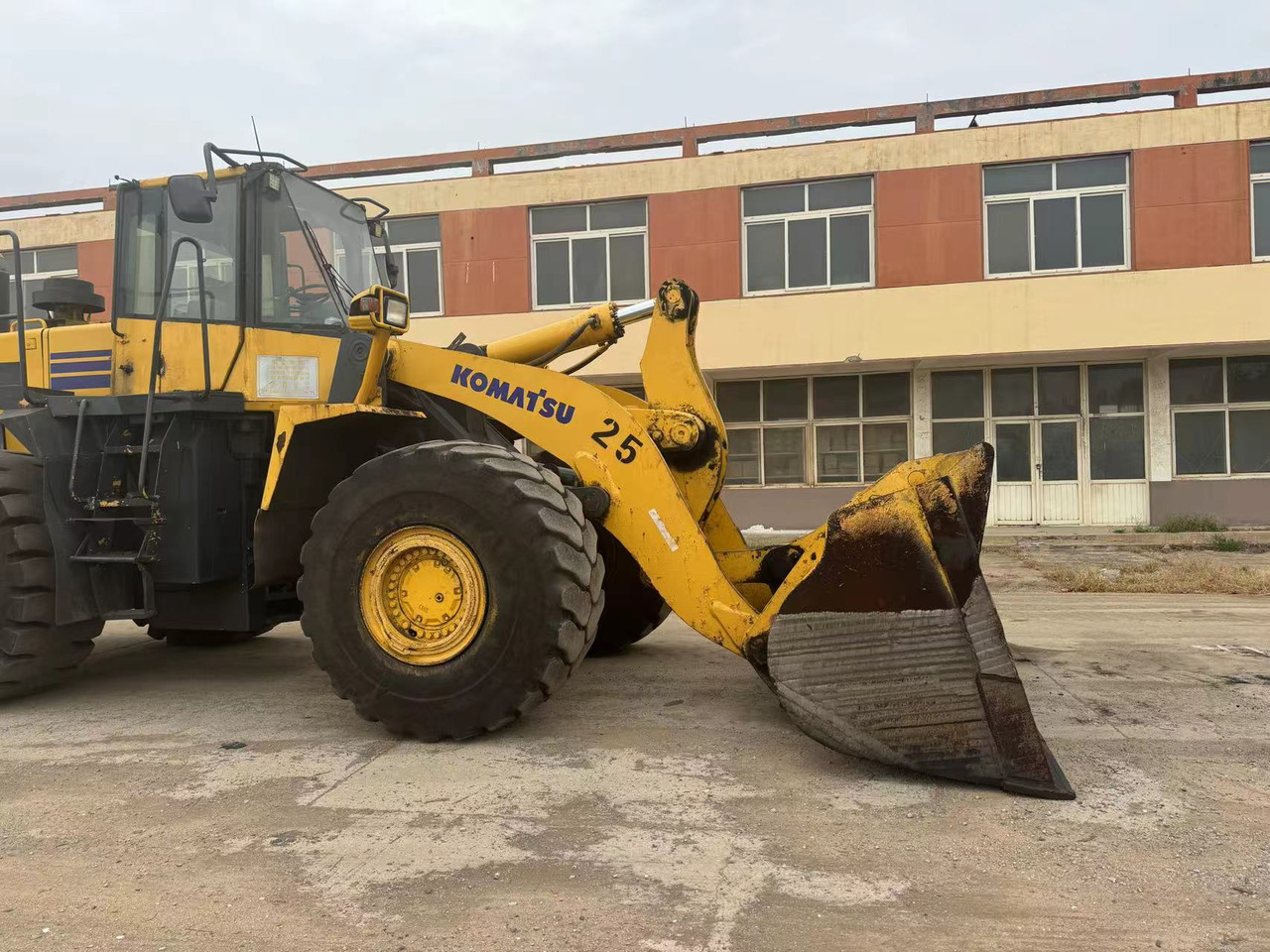 KOMATSU WA500-6 - Колесен товарач: снимка 3 KOMATSU WA500-6 - Колесен товарач: снимка 3