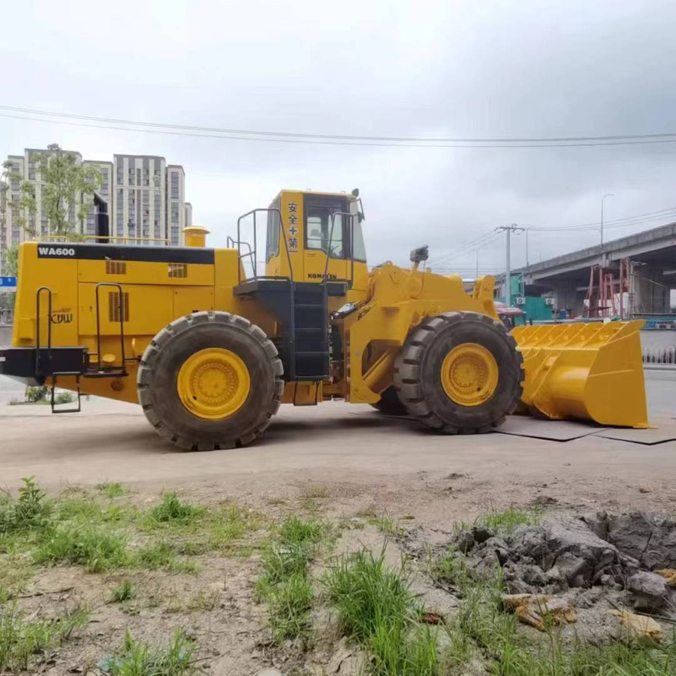 KOMATSU WA600-3 - Колесен товарач: снимка 4 KOMATSU WA600-3 - Колесен товарач: снимка 4