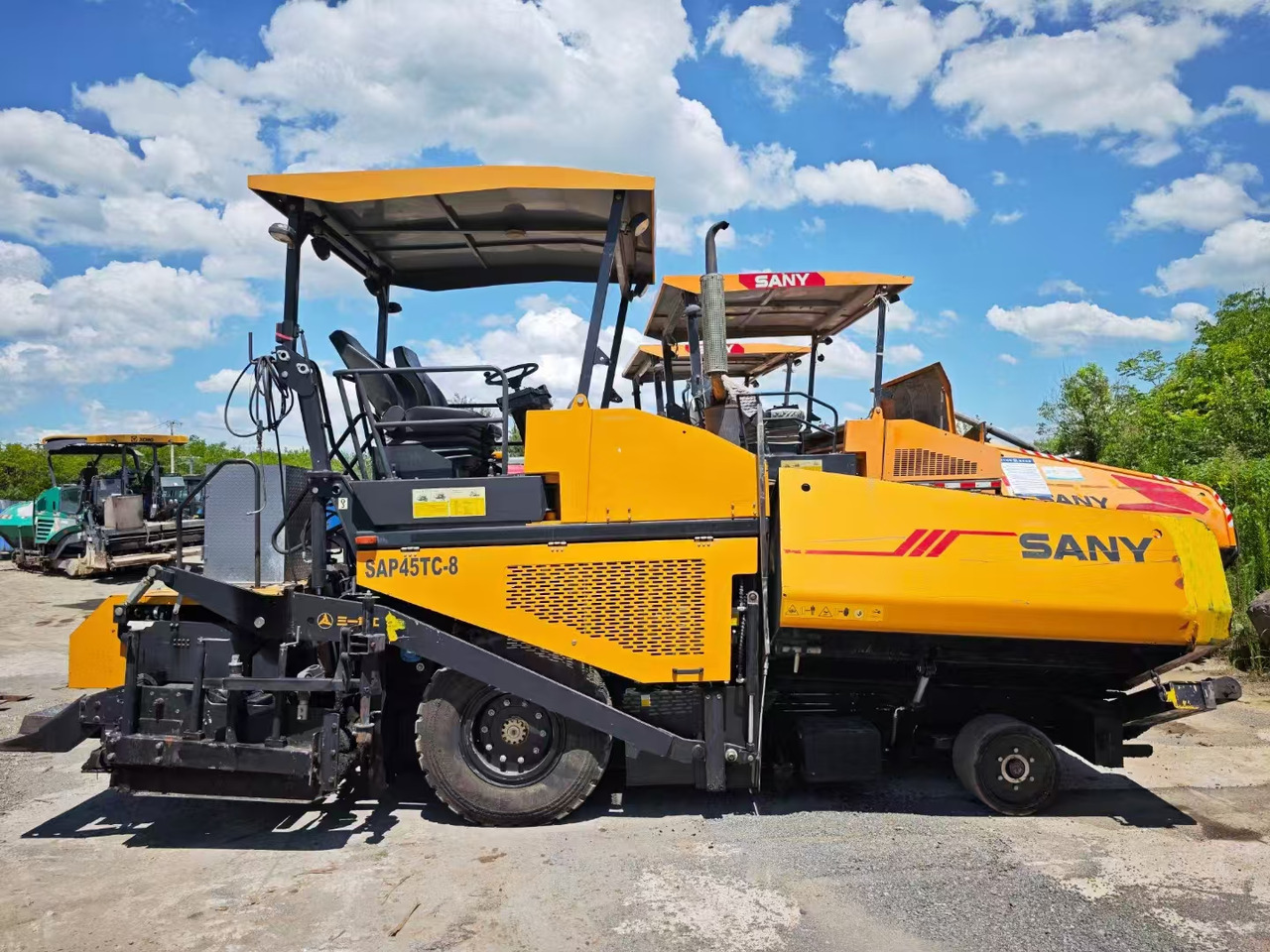 SANY SAP45TC-8 - Асфалтополагач: снимка 2 SANY SAP45TC-8 - Асфалтополагач: снимка 2