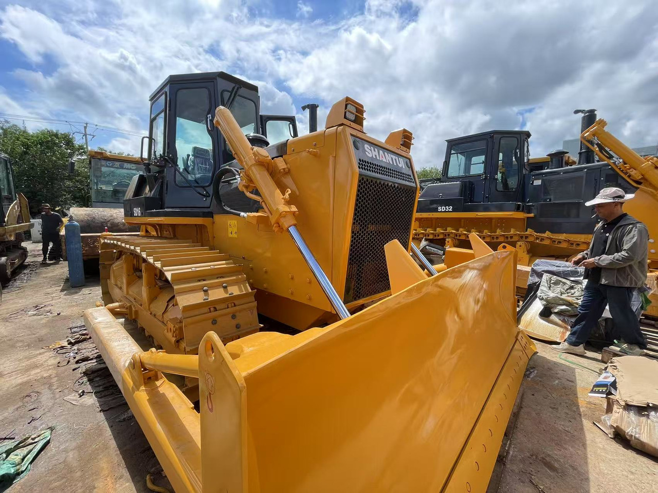 SHANTUI SD16 - Булдозер: снимка 2 SHANTUI SD16 - Булдозер: снимка 2