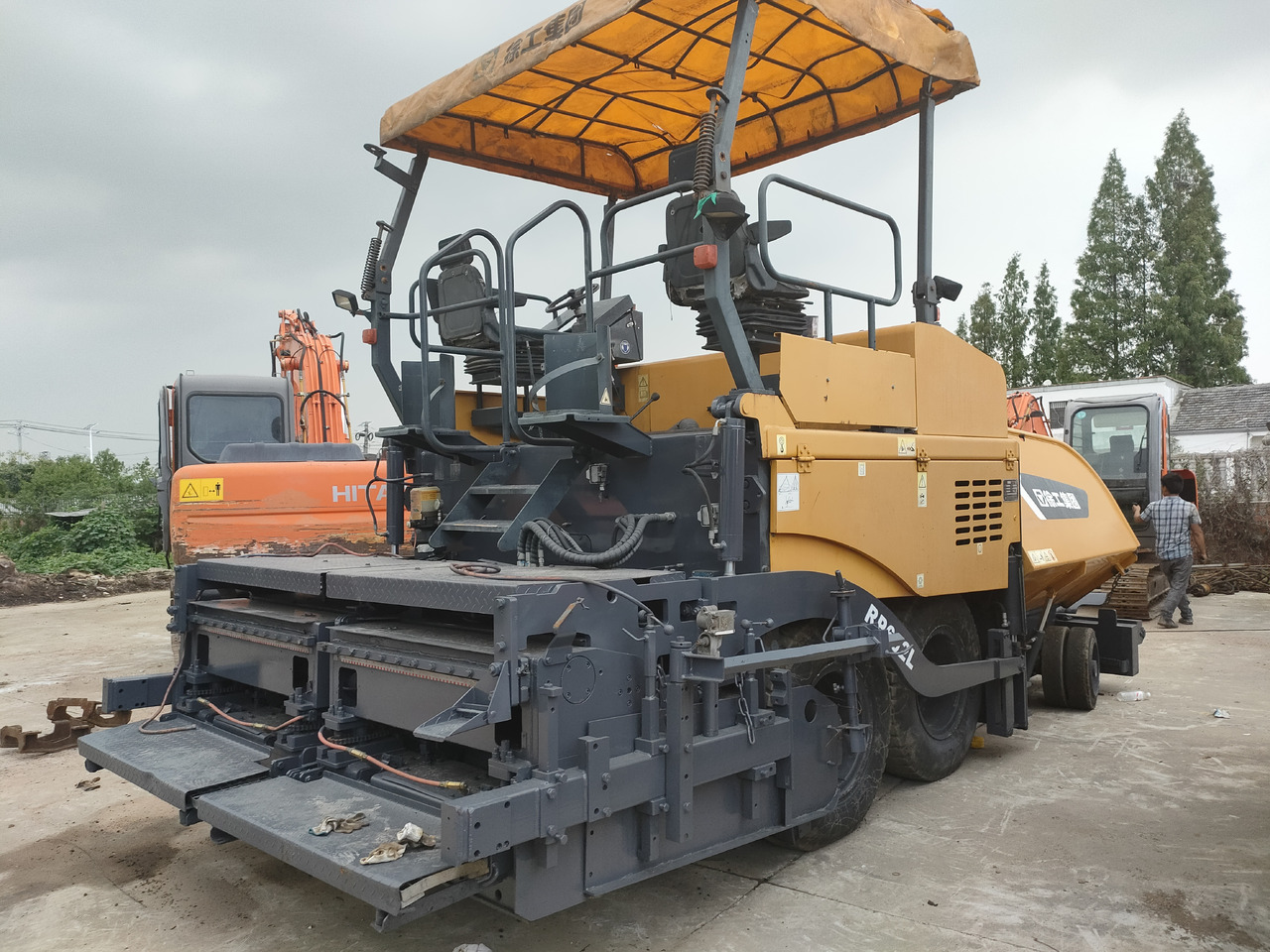 XCMG RP602L - Асфалтополагач: снимка 4 XCMG RP602L - Асфалтополагач: снимка 4
