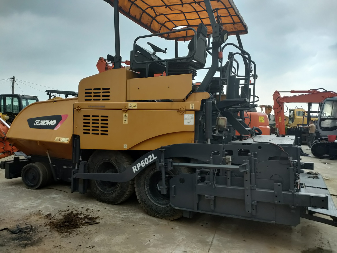 XCMG RP602L - Асфалтополагач: снимка 2 XCMG RP602L - Асфалтополагач: снимка 2