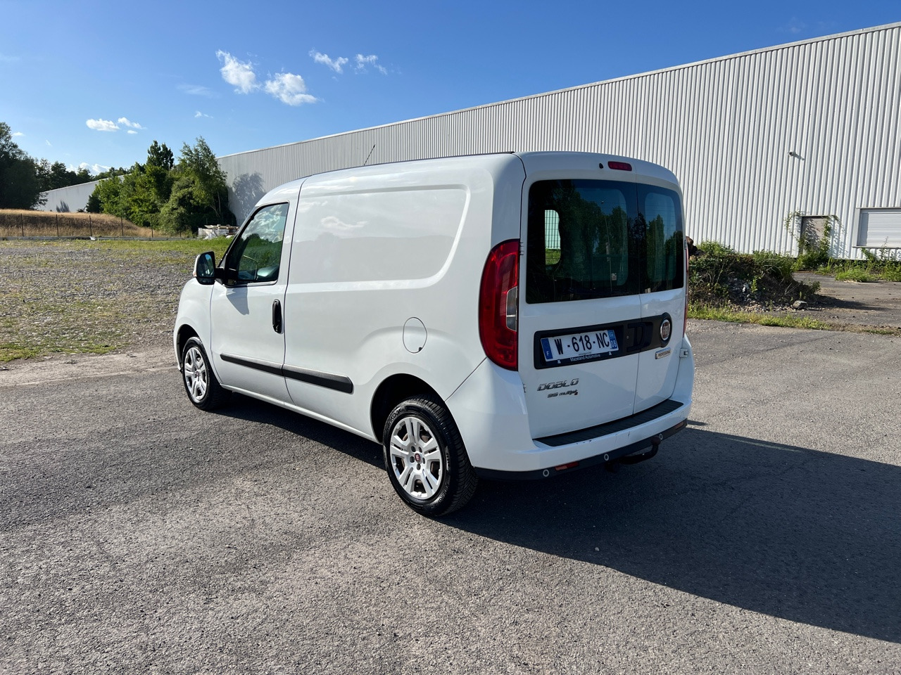 FIAT Doblo Multijet 1.3 95ch Utilitaire - Товарен бус: снимка 2 FIAT Doblo Multijet 1.3 95ch Utilitaire - Товарен бус: снимка 2