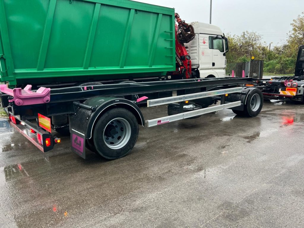 ATLAS RIMORCHIO ATLAS SCARRABILE - Мултилифт/ Лифтдъмпер ремарке: снимка 4 ATLAS RIMORCHIO ATLAS SCARRABILE - Мултилифт/ Лифтдъмпер ремарке: снимка 4