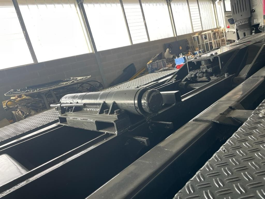 BLOCCAGGIO POSTERIORE INTERNO CON 2 PISTONI - Каросерия и екстериор за Камион: снимка 1 BLOCCAGGIO POSTERIORE INTERNO CON 2 PISTONI - Каросерия и екстериор за Камион: снимка 1