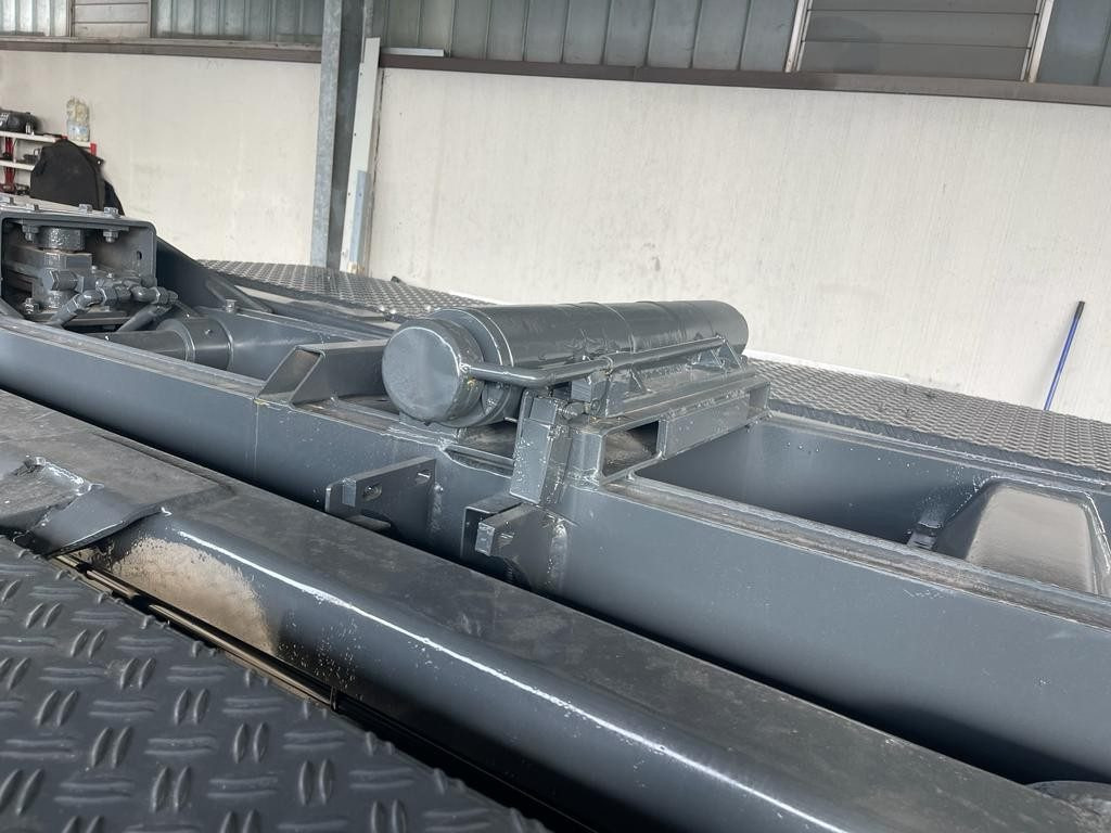 BLOCCAGGIO POSTERIORE INTERNO CON 2 PISTONI - Каросерия и екстериор за Камион: снимка 2 BLOCCAGGIO POSTERIORE INTERNO CON 2 PISTONI - Каросерия и екстериор за Камион: снимка 2