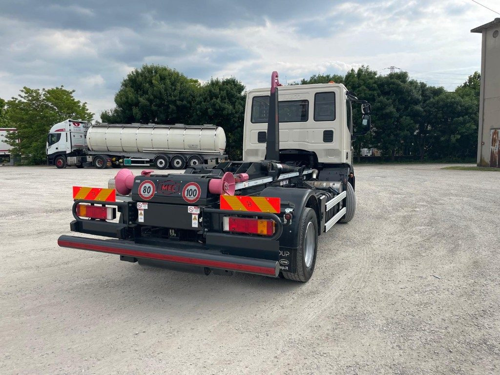 IVECO EUROCARGO 120E22 SCARRABILE - Мултилифт с кука камион: снимка 4 IVECO EUROCARGO 120E22 SCARRABILE - Мултилифт с кука камион: снимка 4