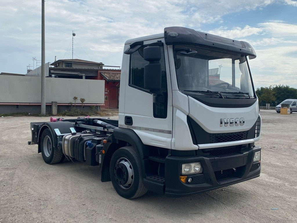 IVECO EUROCARGO 120E25 SCARRABILE - Мултилифт с кука камион: снимка 2 IVECO EUROCARGO 120E25 SCARRABILE - Мултилифт с кука камион: снимка 2