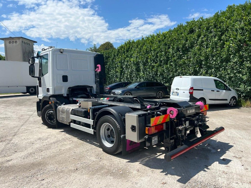 IVECO EUROCARGO 120E28 CON SCARRABILE NUOVO - Мултилифт с кука камион: снимка 3 IVECO EUROCARGO 120E28 CON SCARRABILE NUOVO - Мултилифт с кука камион: снимка 3