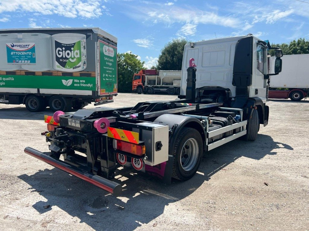 IVECO EUROCARGO 120E28 CON SCARRABILE NUOVO - Мултилифт с кука камион: снимка 5 IVECO EUROCARGO 120E28 CON SCARRABILE NUOVO - Мултилифт с кука камион: снимка 5