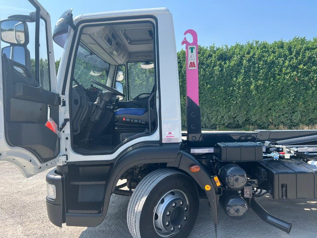 IVECO EUROCARGO 140E25 SCARRABILE - Мултилифт с кука камион: снимка 4 IVECO EUROCARGO 140E25 SCARRABILE - Мултилифт с кука камион: снимка 4