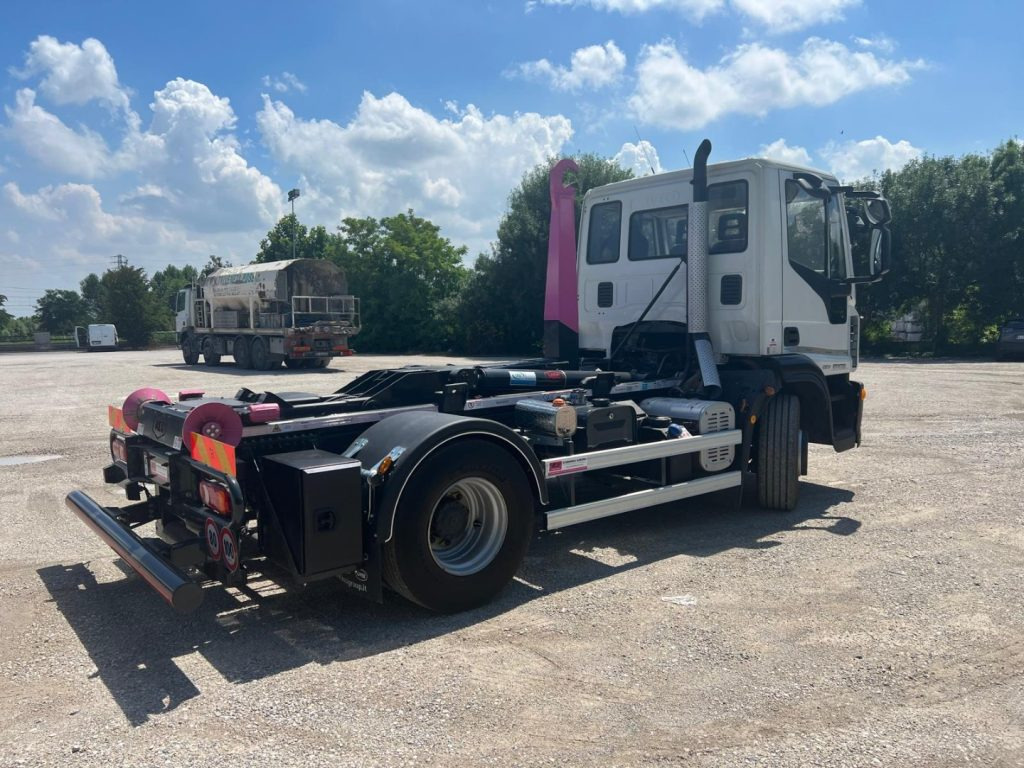 IVECO EUROCARGO 160E25 SCARRABILE - Мултилифт с кука камион: снимка 5 IVECO EUROCARGO 160E25 SCARRABILE - Мултилифт с кука камион: снимка 5