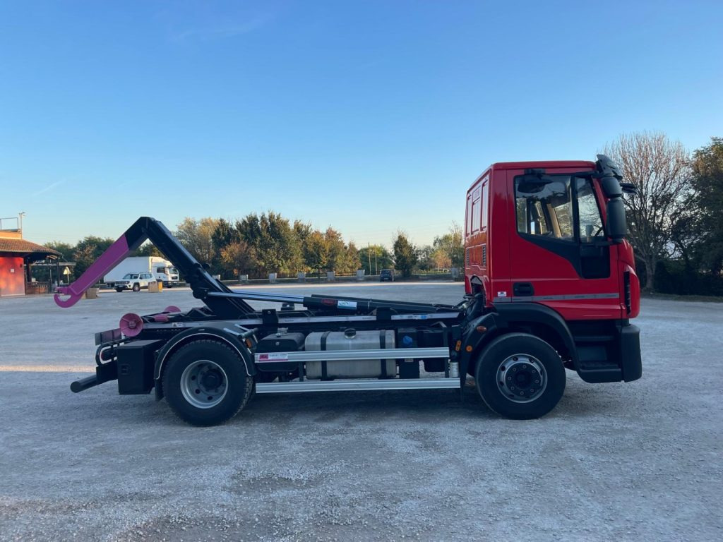 Лизинг на IVECO EUROCARGO 160E32 CON SCARRABILE NUOVO IVECO EUROCARGO 160E32 CON SCARRABILE NUOVO: снимка 7 Лизинг на IVECO EUROCARGO 160E32 CON SCARRABILE NUOVO IVECO EUROCARGO 160E32 CON SCARRABILE NUOVO: снимка 7