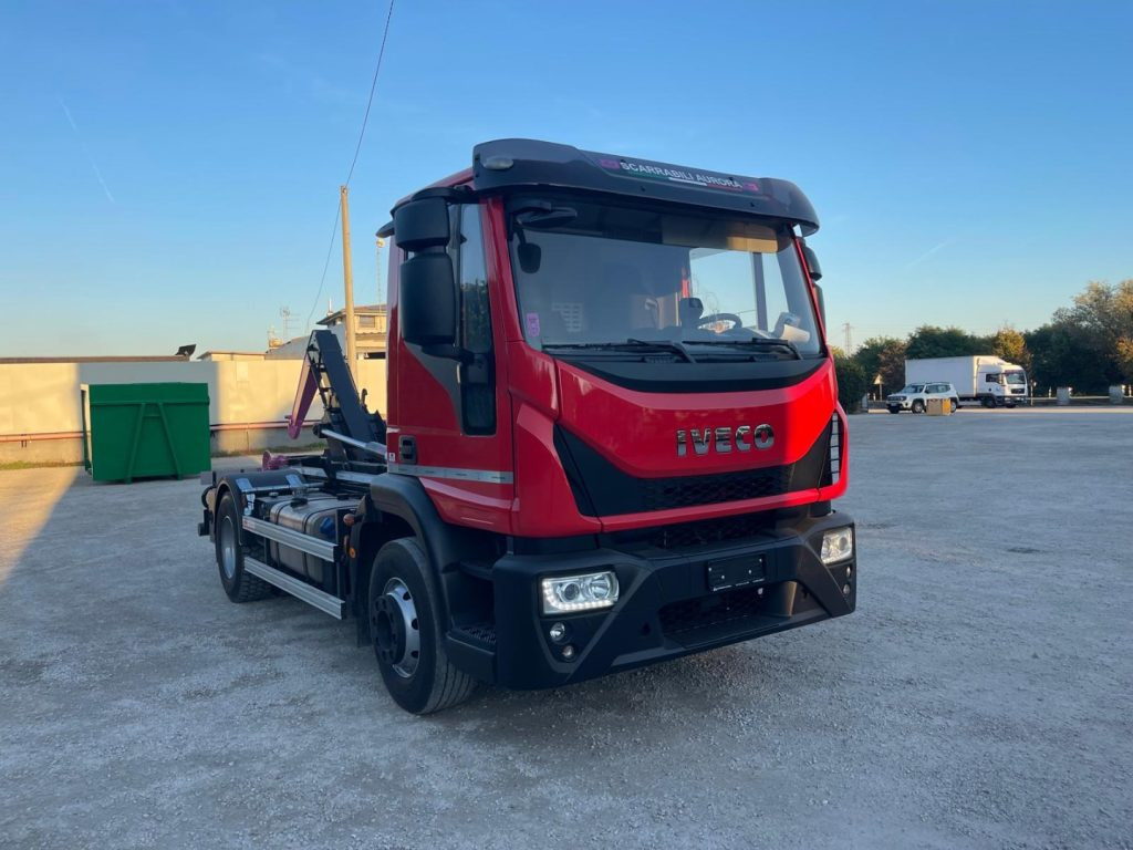 IVECO EUROCARGO 160E32 CON SCARRABILE NUOVO - Мултилифт с кука камион: снимка 3 IVECO EUROCARGO 160E32 CON SCARRABILE NUOVO - Мултилифт с кука камион: снимка 3