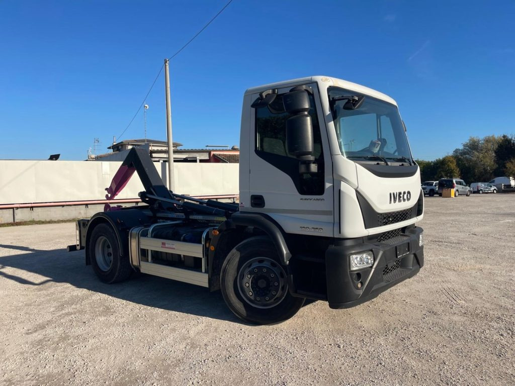 IVECO EUROCARGO 180E25 CON SCARRABILE NUOVO - Мултилифт с кука камион: снимка 2 IVECO EUROCARGO 180E25 CON SCARRABILE NUOVO - Мултилифт с кука камион: снимка 2