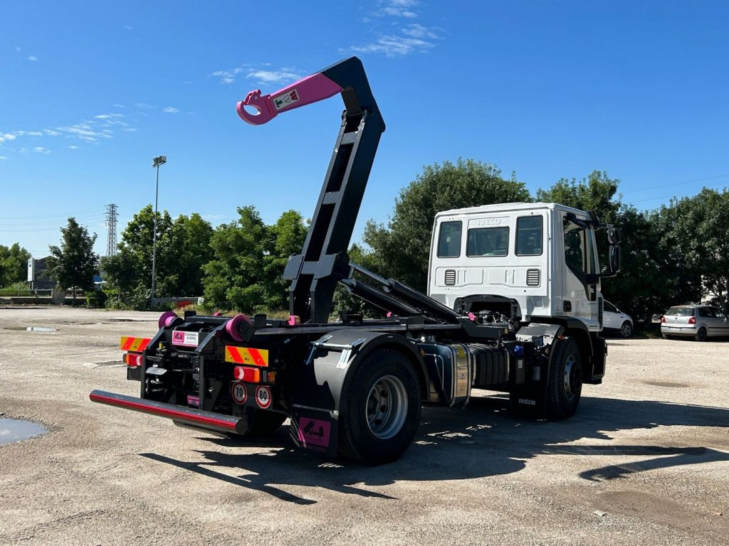 IVECO EUROCARGO 180E32K NUOVO SCARRABILE - Мултилифт с кука камион: снимка 5 IVECO EUROCARGO 180E32K NUOVO SCARRABILE - Мултилифт с кука камион: снимка 5