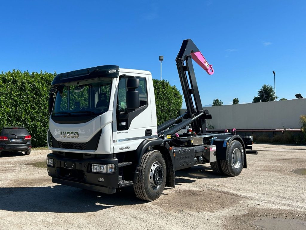 IVECO EUROCARGO 180E32K NUOVO SCARRABILE - Мултилифт с кука камион: снимка 1 IVECO EUROCARGO 180E32K NUOVO SCARRABILE - Мултилифт с кука камион: снимка 1